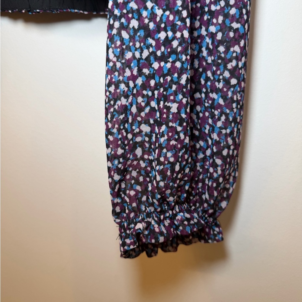 NWT Wilfred Aritzia Purple Floral V-Neck Smocked Waist Crop Top - Picture 4 of 6